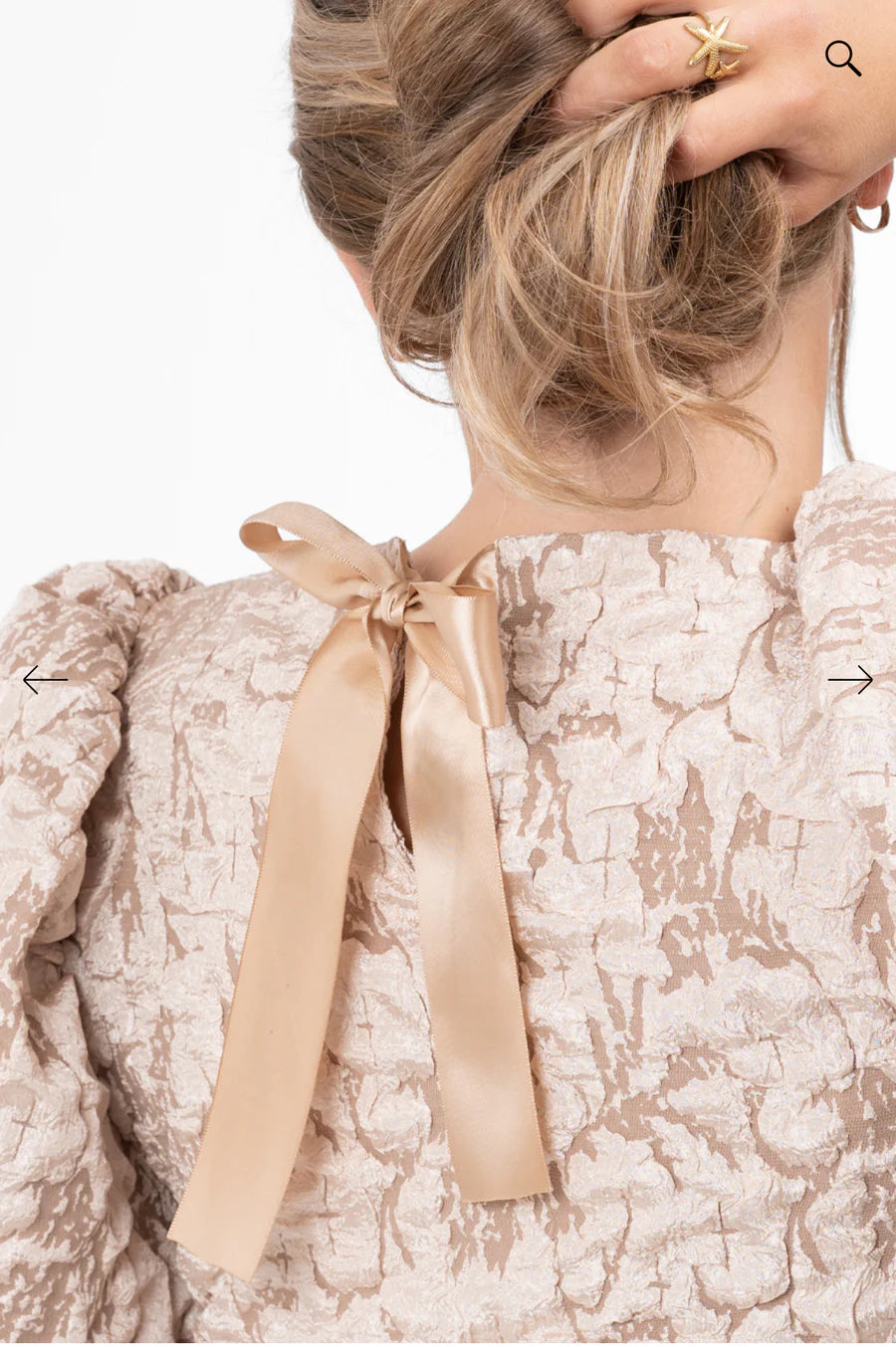 Belora Blus Beige/Svart/Röd